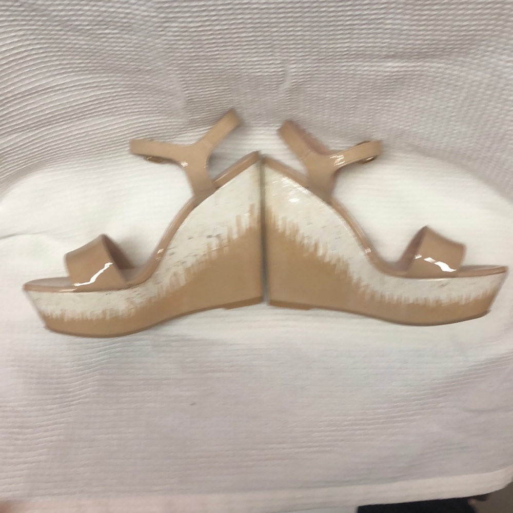 NWOT Stuart Weitzman “Single Sky” nude wedge